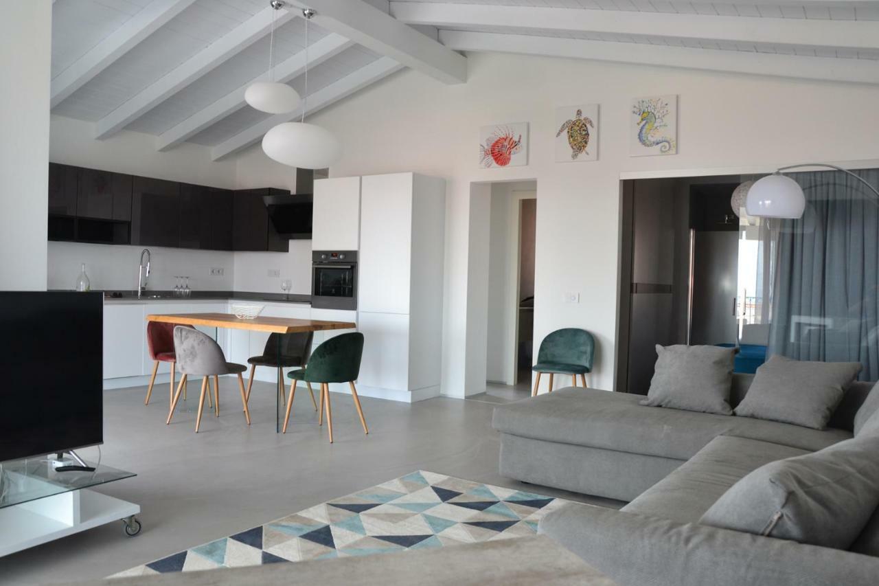 Apartamento Le Perle Dell'Isola Isola Rossa Exterior foto